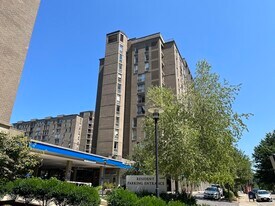 33 Pond Ave in Brookline, MA - Building Photo