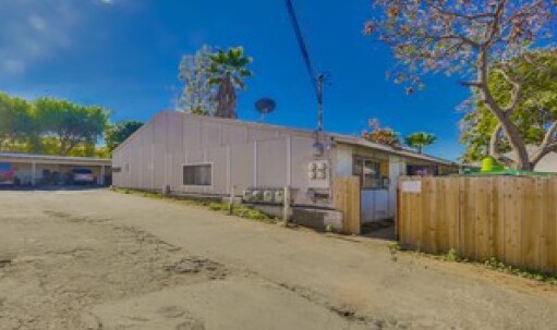 133 W Vermont Ave in Escondido, CA - Foto de edificio