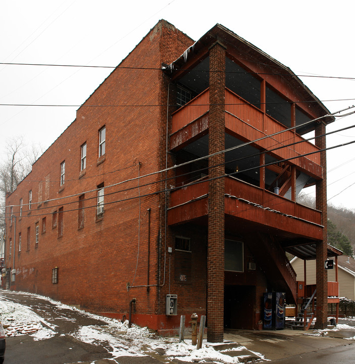 103 Justice St in Logan, WV - Building Photo