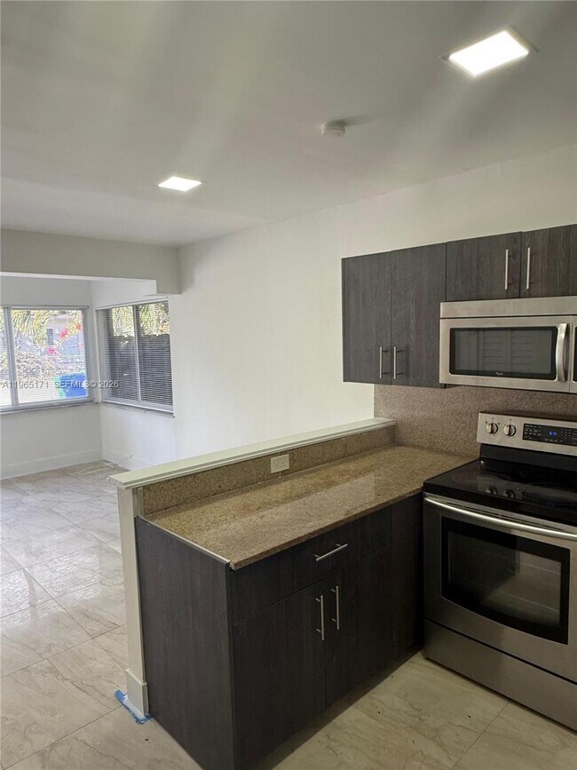 3413 NW 9th Ct-Unit -B in Miami, FL - Building Photo - Building Photo
