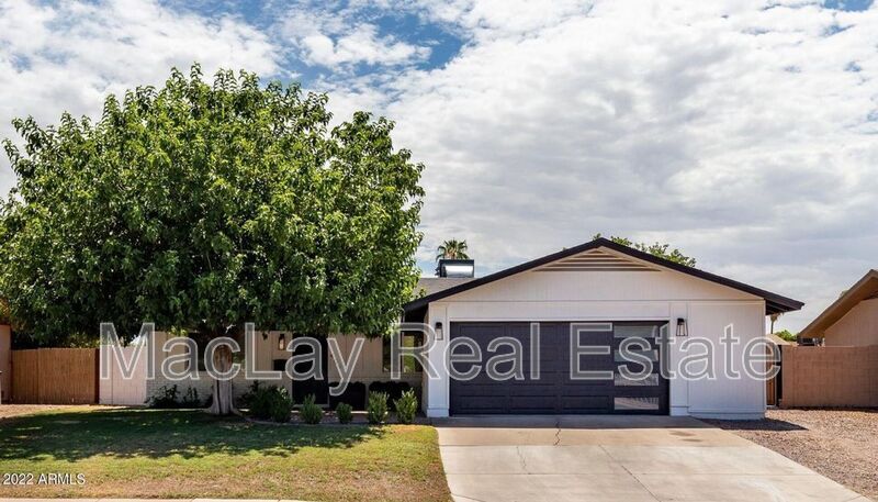 409 N Arrowhead Dr in Chandler, AZ - Building Photo