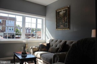 5923 N Broad St in Philadelphia, PA - Building Photo