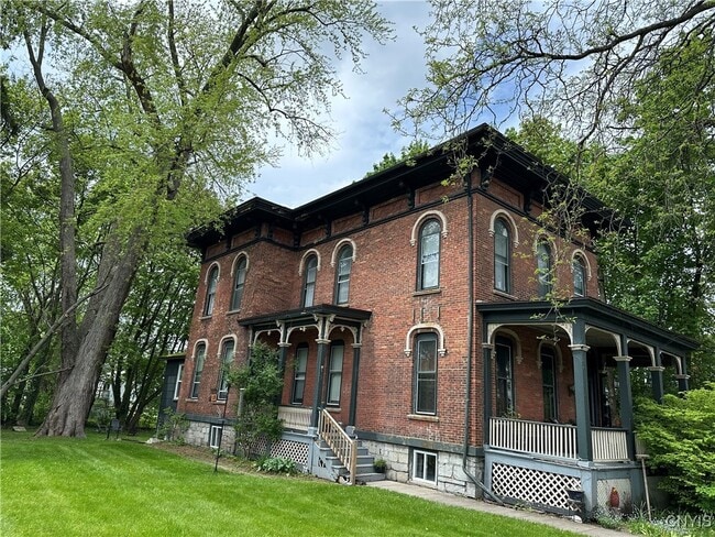 property at 9 Perry St