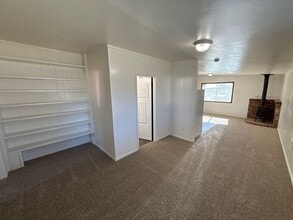 3010 Phyllis St NE in Salem, OR - Building Photo - Building Photo