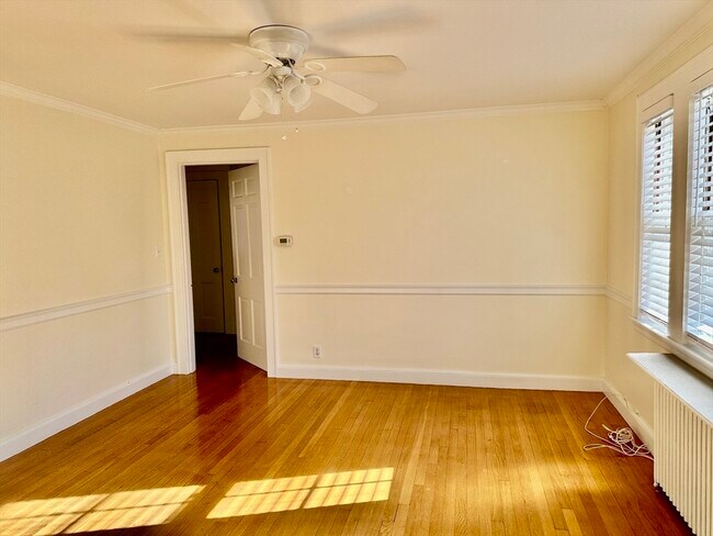 19 Cloelia Ter, Unit #1 in Newton, MA - Foto de edificio - Building Photo