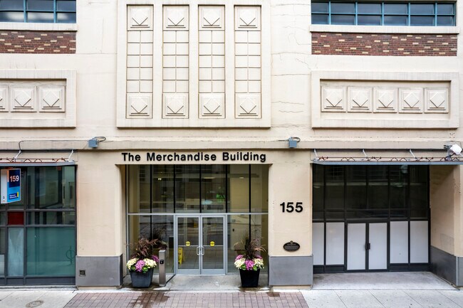 Merchandise Building in Toronto, ON - Building Photo - Building Photo