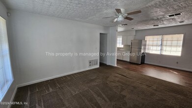 9106 Altamont Ave W in Jacksonville, FL - Building Photo - Building Photo