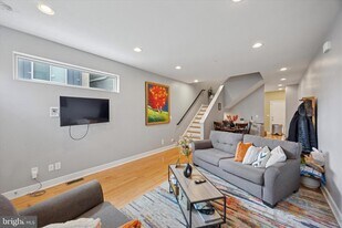 2002 Titan St in Philadelphia, PA - Building Photo