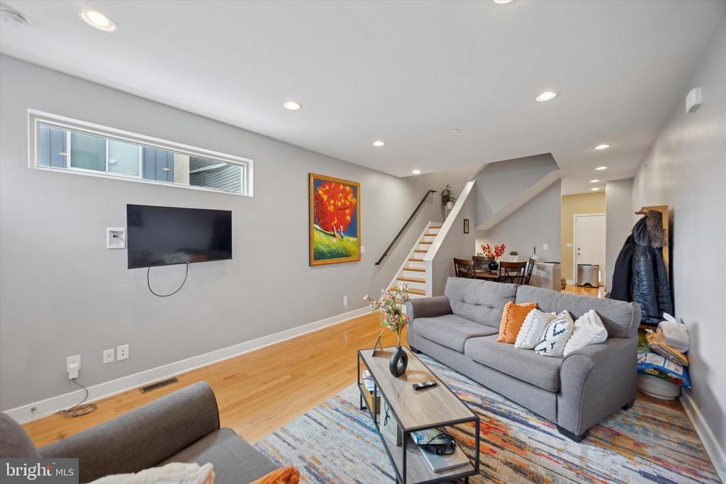 2002 Titan St in Philadelphia, PA - Building Photo