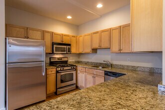 150 2nd St, Unit F-12 in Cambridge, MA - Building Photo - Building Photo