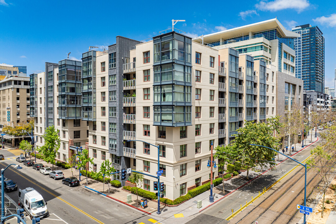 Metrome in San Diego, CA - Foto de edificio