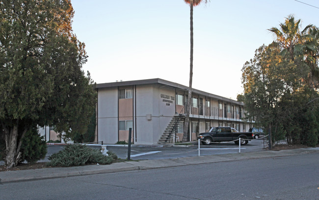 Golden Tee Apartments in Sacramento, CA - Building Photo - Building Photo