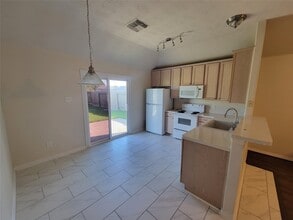 15010 Sparks Ct in Baytown, TX - Building Photo - Building Photo