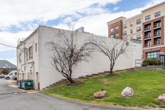 2400 Columbia Pike in Arlington, VA - Building Photo - Building Photo