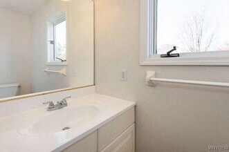 70 Hobnail Dr in East Amherst, NY - Building Photo - Building Photo