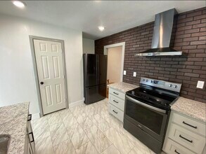 1011 Walnut St in Idalou, TX - Building Photo - Building Photo