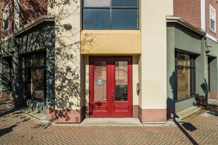 555 10th Street Apartments in Oakland, CA - Building Photo