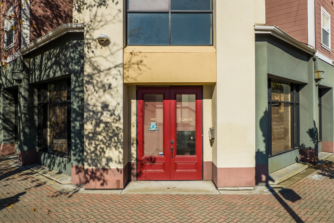 555 10th Street Apartments in Oakland, CA - Building Photo