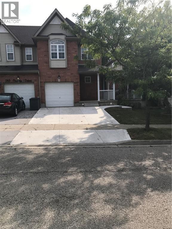 547 Chablis Dr in Waterloo, ON - Building Photo - Building Photo