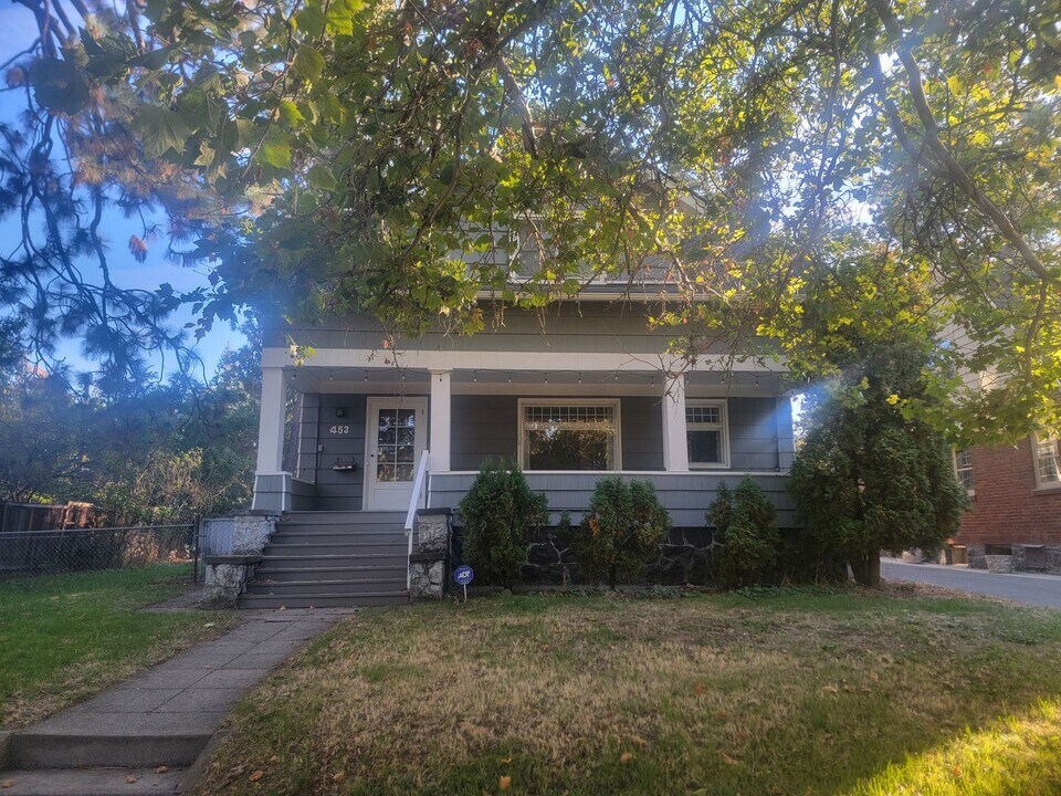 453 W 25th Ave in Spokane, WA - Foto de edificio