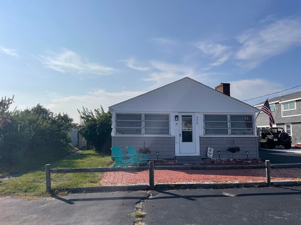 226 Ocean Blvd in Seabrook, NH - Building Photo