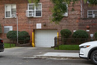 715 Ocean Pky in Brooklyn, NY - Foto de edificio - Building Photo