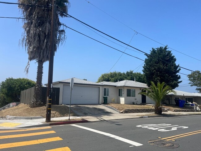 3941-3945 Birch St in San Diego, CA - Building Photo - Building Photo