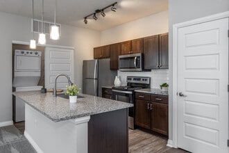Graceland Flats in Columbus, OH - Foto de edificio - Interior Photo