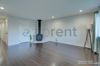 732 Natalie Pl in Enumclaw, WA - Foto de edificio - Building Photo