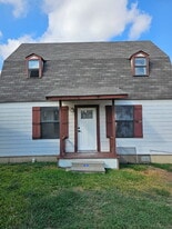 1104 Hickory St in Jourdanton, TX - Building Photo