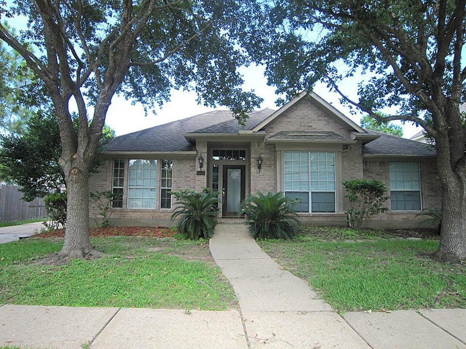 1618 Bay Berry Ln in Seabrook, TX - Building Photo
