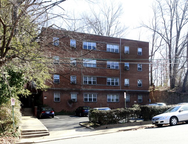 1301 Fort Myer Dr in Arlington, VA - Foto de edificio - Building Photo