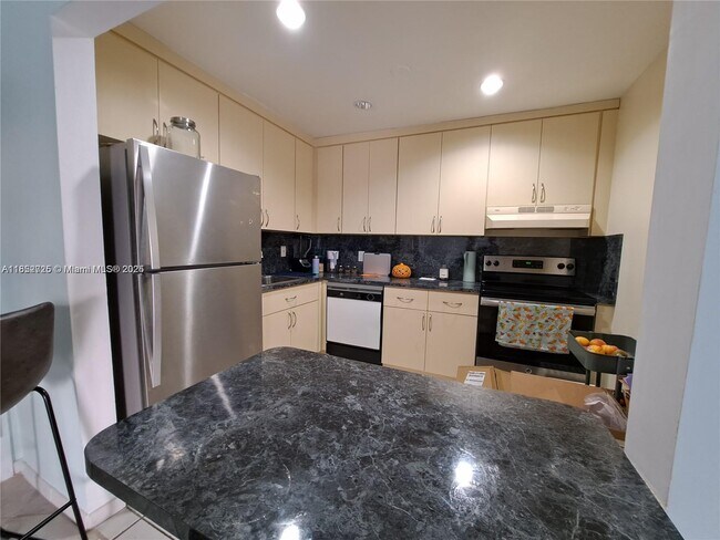 7150 Indian Creek Dr in Miami, FL - Building Photo - Building Photo