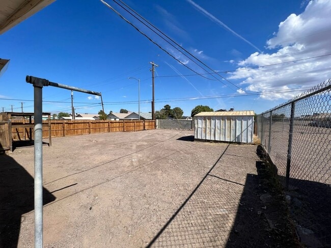 1344 Chestnut St in Henderson, NV - Building Photo - Building Photo