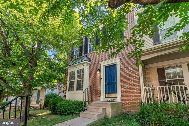 20529 Lowfield Dr in Germantown, MD - Building Photo - Building Photo
