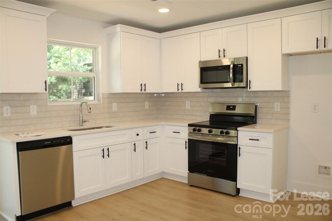 562 W Park Ave in Mooresville, NC - Building Photo - Building Photo