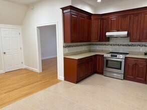 407 Newport Ave in Quincy, MA - Building Photo - Building Photo