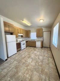 3400 Magnums Way in Redding, CA - Building Photo - Building Photo