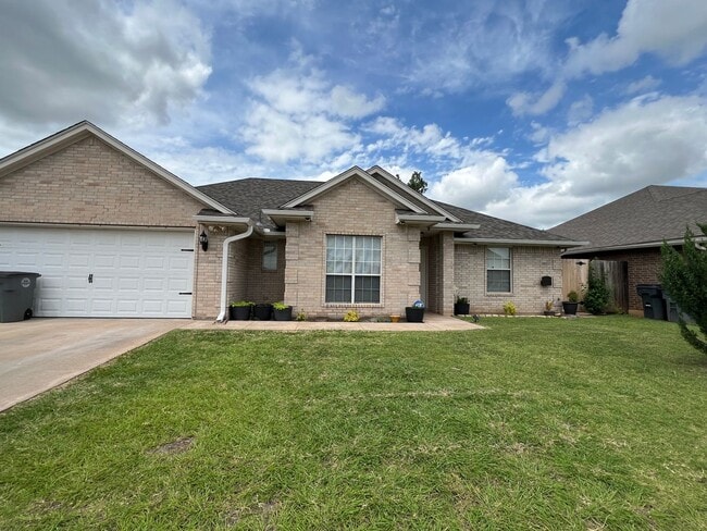 property at 4425 SW Parkway Dr