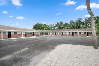Eagle Crest Apartments in St. Petersburg, FL - Foto de edificio - Building Photo