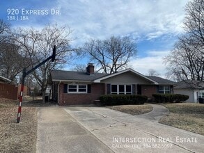 920 Express Dr in Belleville, IL - Building Photo - Building Photo