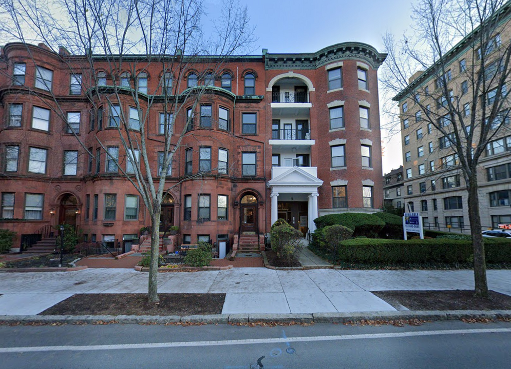 1087 Beacon St, Unit 3 in Brookline, MA - Building Photo