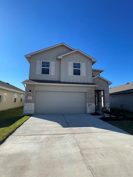 127 Evergreen Sumac Lp in Kyle, TX - Building Photo