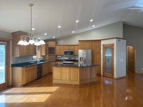 24545 360th St in Albany, MN - Foto de edificio - Building Photo