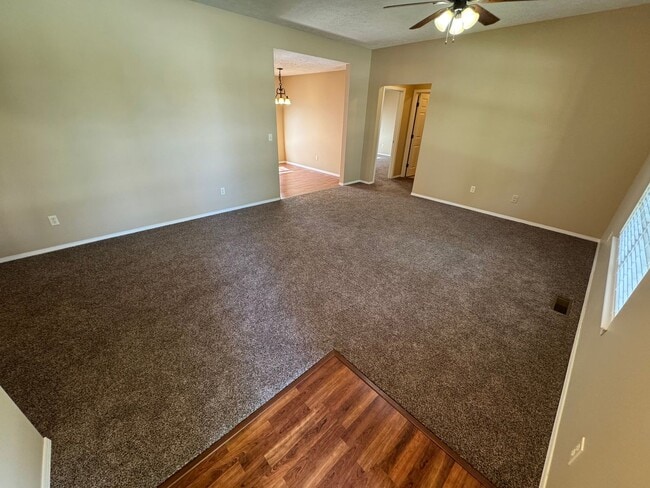 1658 N Pigeon Rd in Nixa, MO - Building Photo - Building Photo