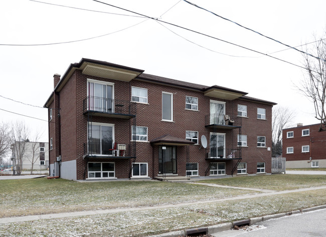30 Plymouth Ct in Guelph, ON - Building Photo - Building Photo