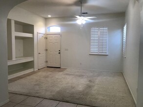 1790 Glen Oban Ln in Clovis, CA - Building Photo - Building Photo