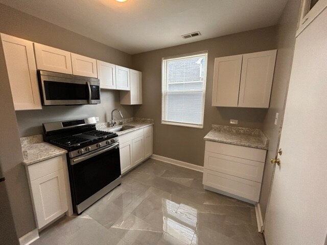 2035 N Kildare Ave in Chicago, IL - Building Photo - Building Photo