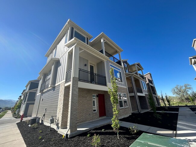 11 Rio Grand Ave in Farmington, UT - Building Photo - Building Photo