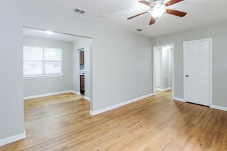 6020 Woodside Dr in Jacksonville, FL - Building Photo - Building Photo